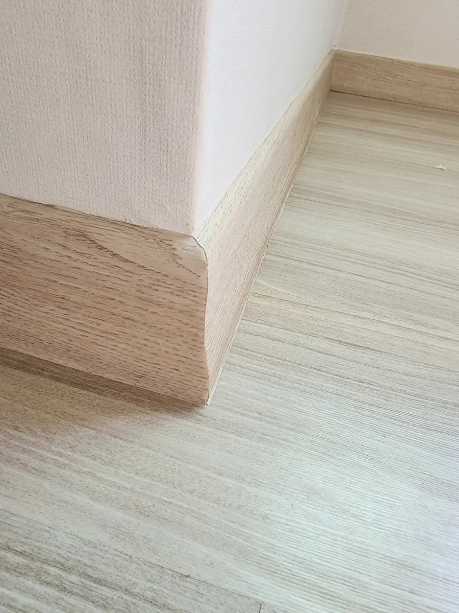 걸레받이 필름 복원 — 필름까짐 복원 완료